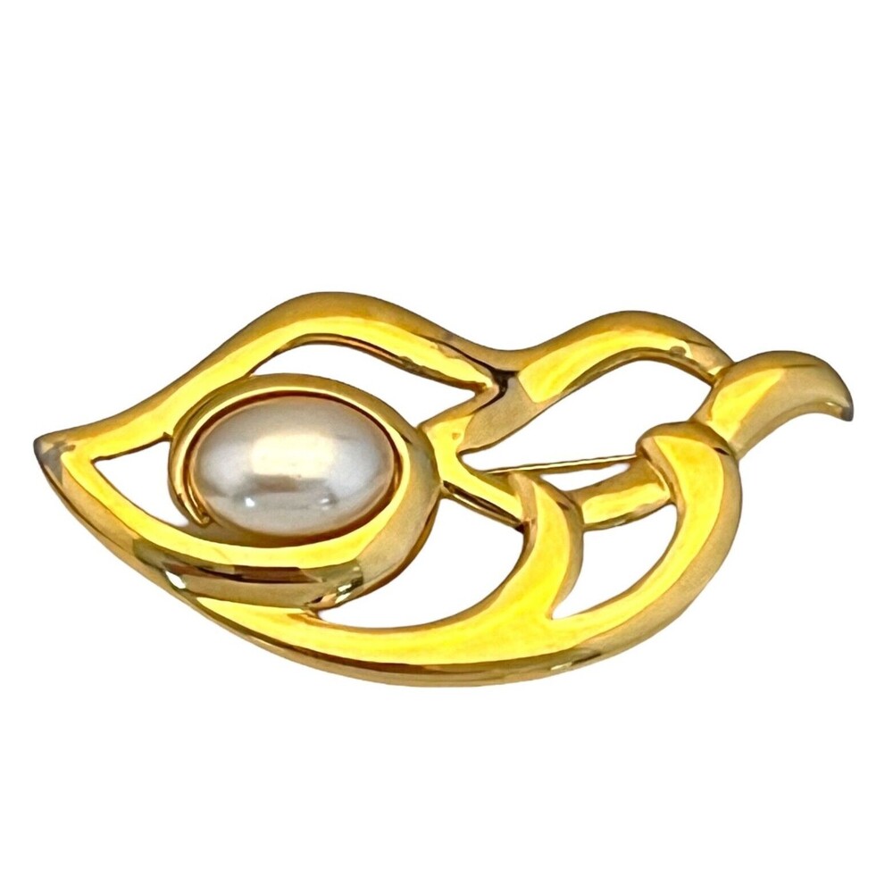Vintage 1980s Napier Brooch Simulated Pearl Gold Tone Pin - 8U